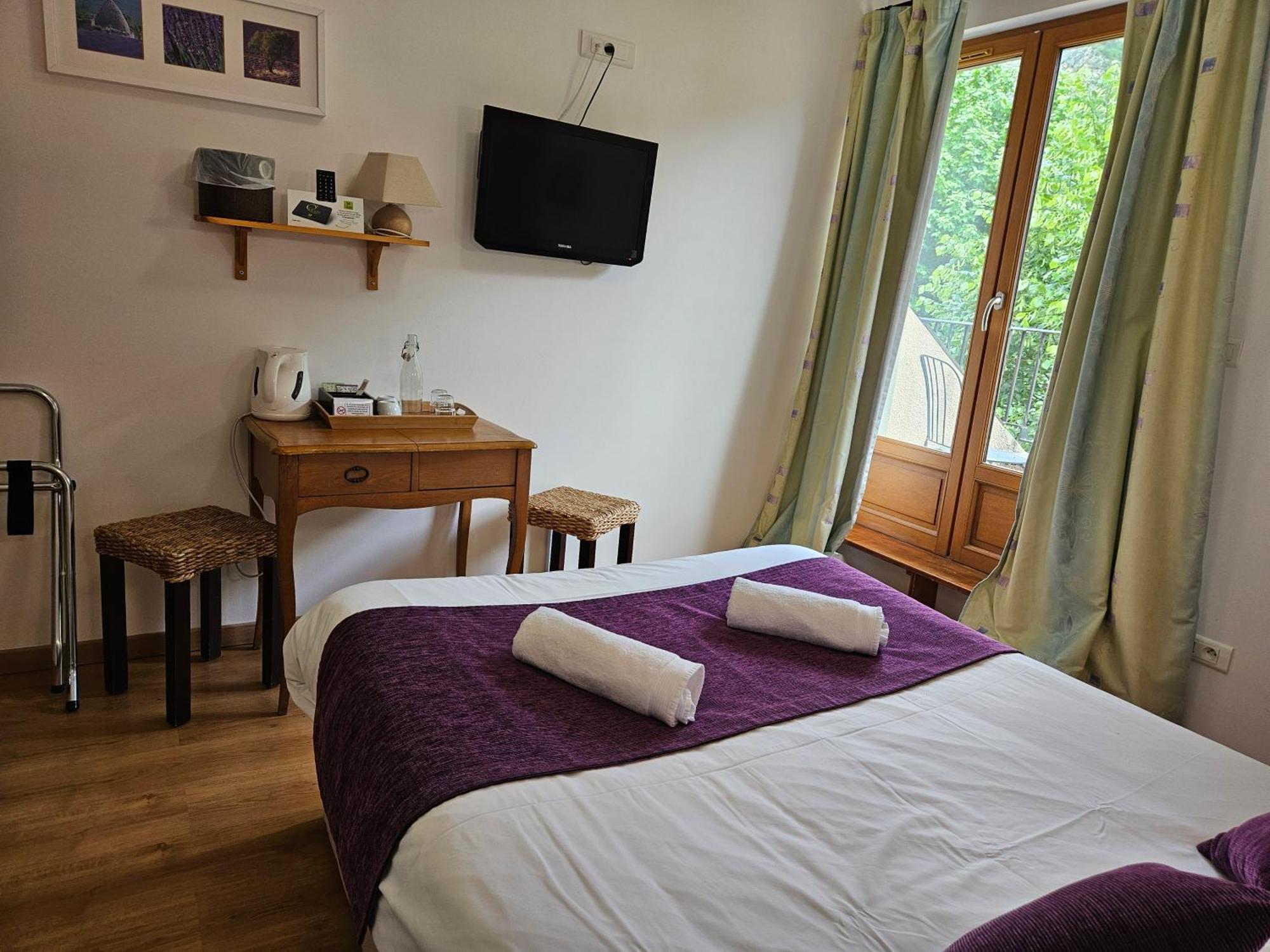 Hotel Le Mont Barral Creyers Exterior photo