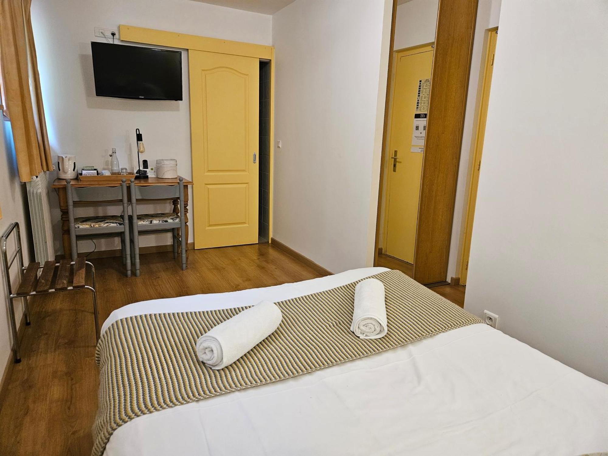 Hotel Le Mont Barral Creyers Exterior photo