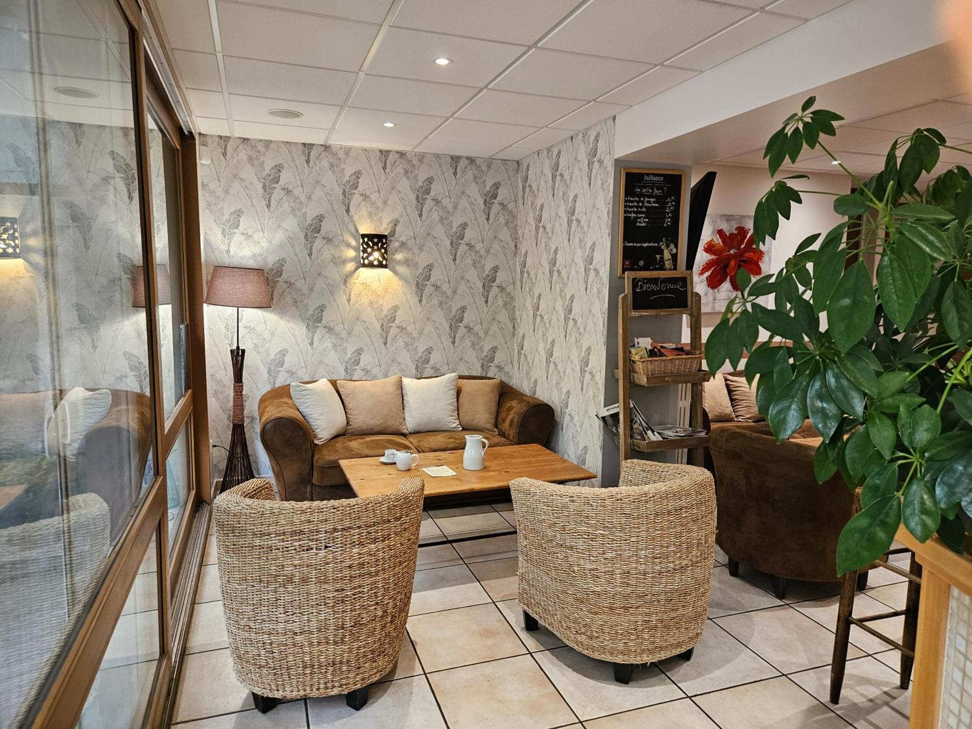 Hotel Le Mont Barral Creyers Exterior photo